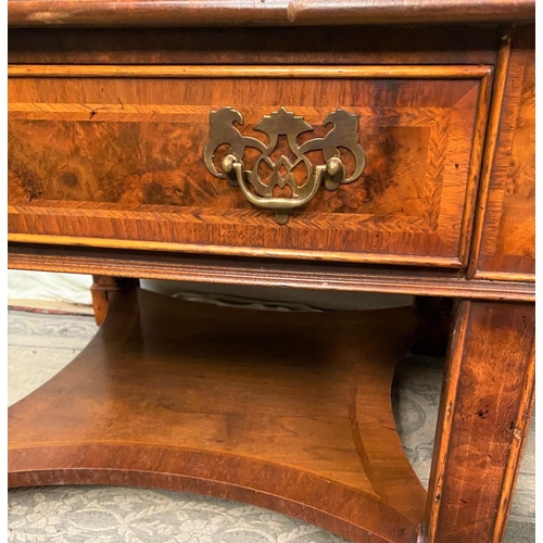 77 - A VERY FINE PAIR OF ANTIQUE STYLE WALNUT SINGLE DRAWER COFFEE TABLES / SIDE TABLES / BEDSIDE TABLES,... 