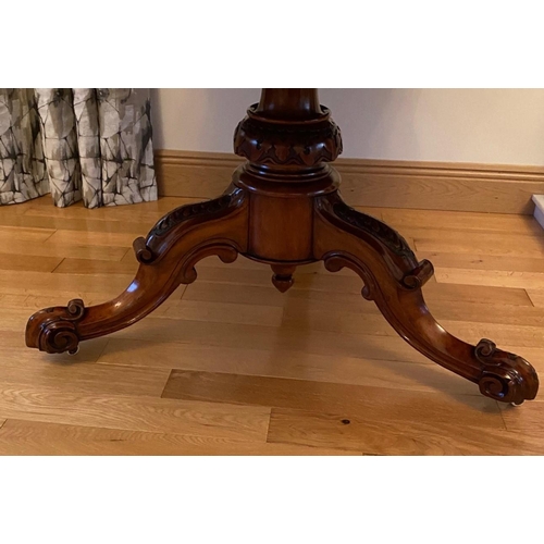 84 - A BEAUTIFULLY FIGURED WALNUT DINING ROOM TABLE / CENTRE TABLE, Victorian era piece, with a wonderful... 