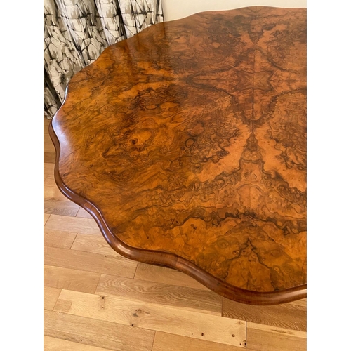 84 - A BEAUTIFULLY FIGURED WALNUT DINING ROOM TABLE / CENTRE TABLE, Victorian era piece, with a wonderful... 