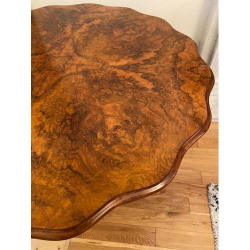 84 - A BEAUTIFULLY FIGURED WALNUT DINING ROOM TABLE / CENTRE TABLE, Victorian era piece, with a wonderful... 