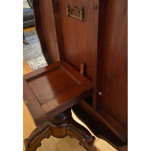 84 - A BEAUTIFULLY FIGURED WALNUT DINING ROOM TABLE / CENTRE TABLE, Victorian era piece, with a wonderful... 