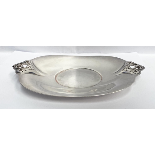 88 - A GOOD QUALITY ROYAL DANISH STERLING SILVER SAUCE BOAT AND TRAY, both marked International Sterling ... 