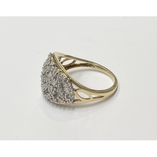 11 - A STUNNING 9CT YELLOW GOLD BOMBAY STYLE DIAMOND CLUSTER RING, with stunning leaf & flower design to ... 