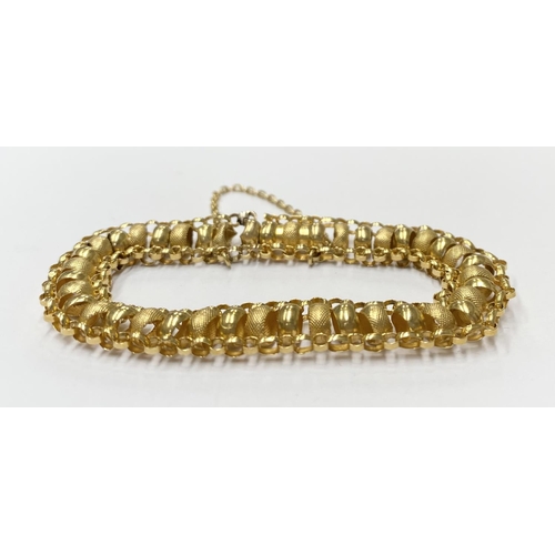 115 - A STUNNING BRIGHT 14CT YELLOW GOLD MULTI LAYER PATTERN & PLAIN ‘BELCHER’ LINK BRACELET, fantastic co... 