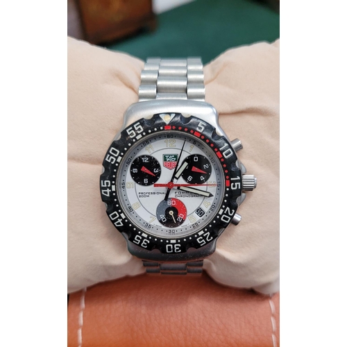 117 - A MENS TAG HEUER FORMULA 1 CHRONOGRAPH WATCH, in original case, model number: CA1212-1. Features a w... 