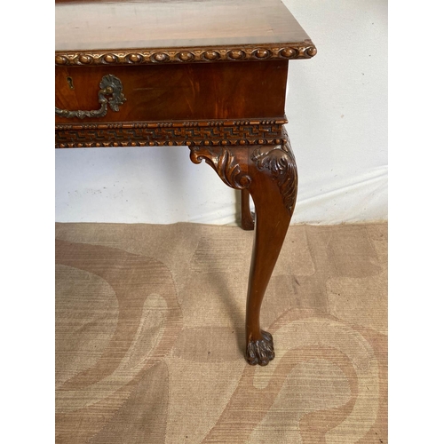 129 - A GOOD QUALITY MAHOGANY TWO DRAWER HALL TABLE, with crossbanding to top, gadrooned edge, standing on... 