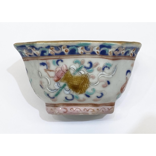 146 - A FINELY DECORATED CHINESE PORCELAIN BOWL, Fanghu Qianlong six-character seal mark. Octagonal in sha... 