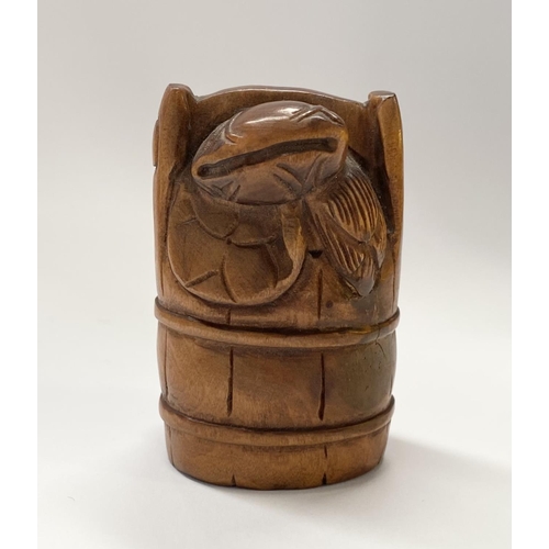 147 - AN EARLY 20TH CENTURY CARVED BOXWOOD NETSUKE of a bucket with two frogs, with signature character ma... 