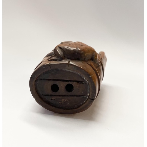 147 - AN EARLY 20TH CENTURY CARVED BOXWOOD NETSUKE of a bucket with two frogs, with signature character ma... 