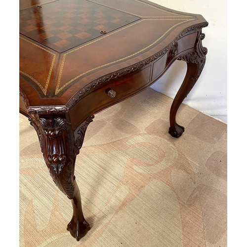 156 - AN EXCEPTIONAL QUALITY CHIPPENDALE STYLE GAMES TABLE, a fine serpentine shaped top with central ches... 