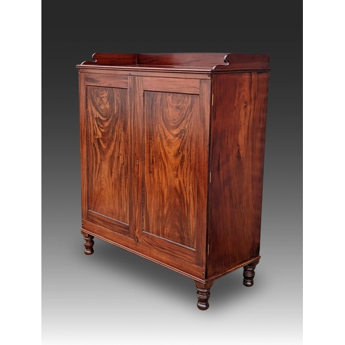 176 - A HANDSOME GEORGIAN MAHOGANY DWARF LINEN PRESS, the top with a ¾ raised and shaped gallery over a pa... 