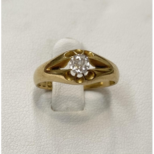 177 - AN 18CT YELLOW GOLD GENTS DIAMOND RING, the diamond is claw set , diamond weigh .65 cts and the insi... 