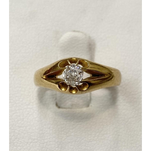 177 - AN 18CT YELLOW GOLD GENTS DIAMOND RING, the diamond is claw set , diamond weigh .65 cts and the insi... 