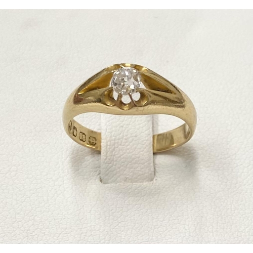 177 - AN 18CT YELLOW GOLD GENTS DIAMOND RING, the diamond is claw set , diamond weigh .65 cts and the insi... 