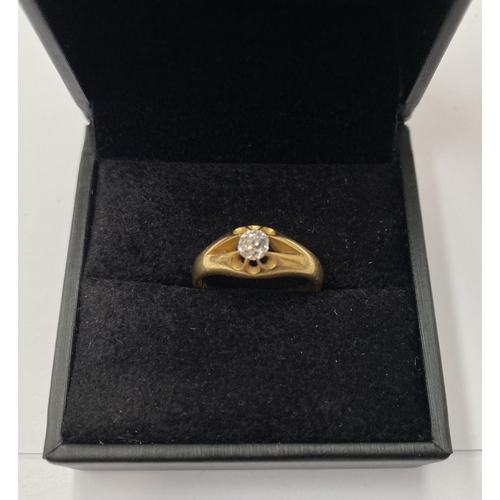 177 - AN 18CT YELLOW GOLD GENTS DIAMOND RING, the diamond is claw set , diamond weigh .65 cts and the insi... 