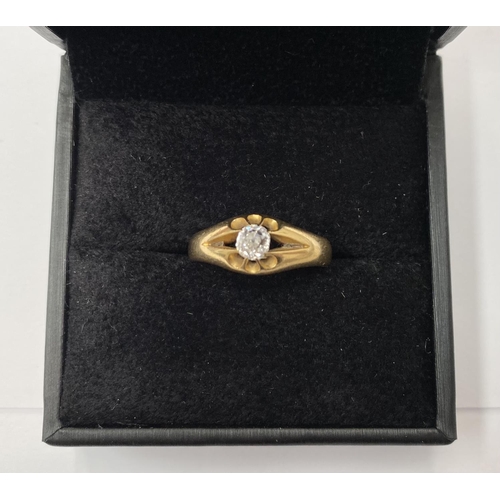 177 - AN 18CT YELLOW GOLD GENTS DIAMOND RING, the diamond is claw set , diamond weigh .65 cts and the insi... 