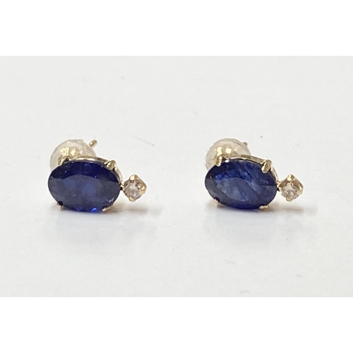 178 - A PAIR OF 18CT YELLOW GOLD SAPPHIRE & DIAMOND STUD EARRING, the stones are all claw set and the sapp... 