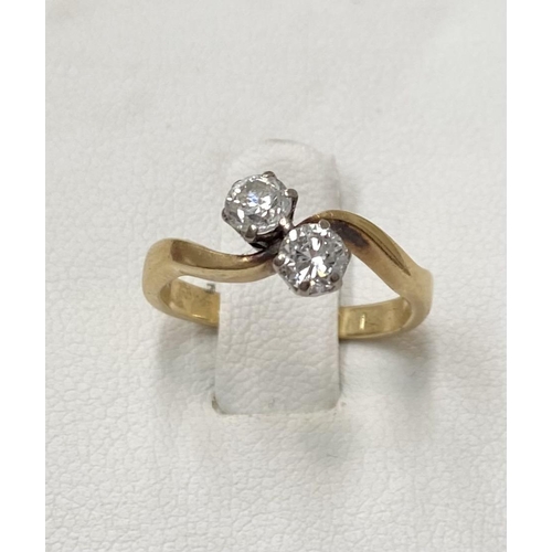 179 - AN 18CT YELLOW GOLD TWO STONE DIAMOND TWIST RING, diamond weight .30cts each and are very secure in ... 