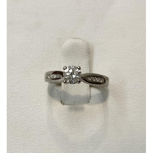 180 - AN 18CT WHITE GOLD DIAMOND SOLITAIRE RING, complete with diamond shoulders this pretty piece has a r... 