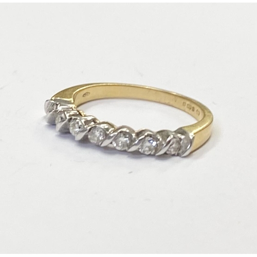 184 - AN 18CT YELLOW GOLD SEVEN STONE DIAMOND RING, the seven diamonds are set in a white gold swirl setti... 