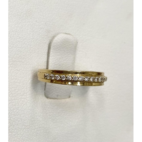 185 - AN 18 CT YELLOW GOLD HALF ETERNITY DIAMOND RING, the 16 diamonds are claw set , ring size M