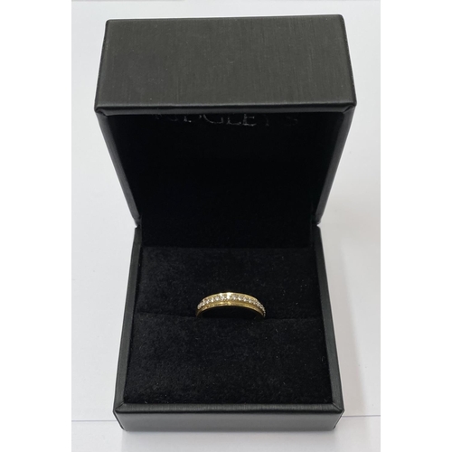 185 - AN 18 CT YELLOW GOLD HALF ETERNITY DIAMOND RING, the 16 diamonds are claw set , ring size M