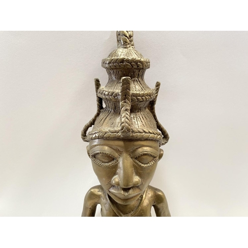 190 - AN ANTIQUE NIGERIAN CAST METAL STATUE, a female figure with traditional headdress, carrying a bowl, ... 