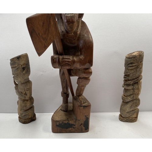 196 - AN ASSORTED COLLECTION OF CARVED WOODEN AFRICAN PIECES, to include (i) carved wood male figure holdi... 