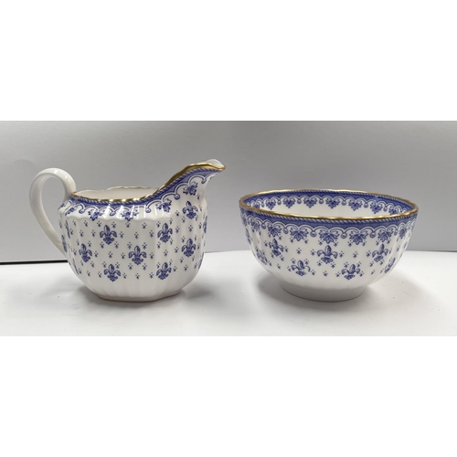 204 - A VINTAGE SPODE FINE BONE CHINA TEA SET, in the ‘Fleur de Lys Blue’ pattern, to include a teapot, si... 