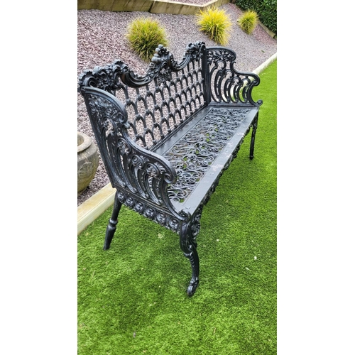 227 - A GOOD QUALITY HEAVY CAST IRON GARDEN CHAIR, 	painted black, a great piece of garden furniture; the ... 