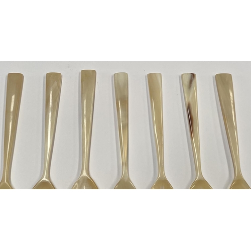 235 - A COLLECTION OF HAND CARVED HORN SPOONS, each piece carved from natural white horn (7 pieces’ total)