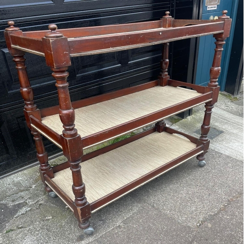 262 - A GOOD QUALITY MAHOGANY THREE TIER DUMB WAITER, with turned supports on castors. Condition: In very ... 