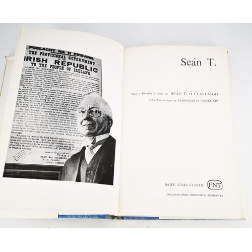 275 - SEAN T. Scéal a Bheatha á Insint ag Seán T. Ó Ceallaigh, arna chur in eagar ag Proinsias Ó Conluain.... 