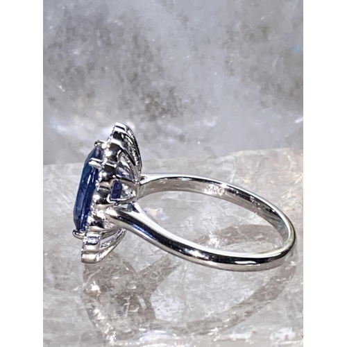 31 - A GORGEOUS 18CT WHITE GOLD CEYLON SAPPHIRE & DIAMOND ART DECO STYLE CLUSTER RING, with a wonderful c... 