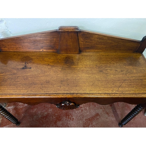 60 - A FINE LATE 19TH CENTURY IRISH OAK HALL / CONSOLE / SERVING TABLE, circa 1860, with raised back gall... 