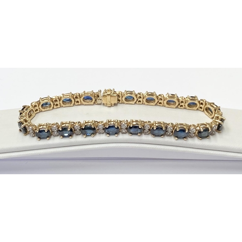 62 - A STUNNING 14CT YELLOW GOLD SAPPHIRE & DIAMOND TENNIS BRACELET, made up of 20 oval faceted sapphire ... 