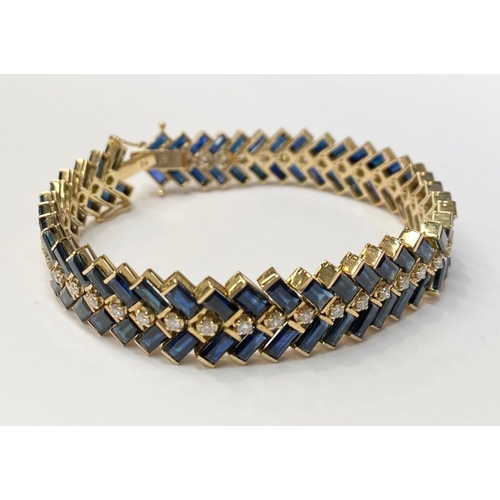 8 - A STUNNING SAPPHIRE & DIAMOND ART DECO STYLE BRACELET, with yellow cold body having approximately 27... 