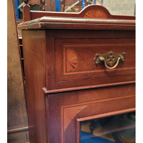 82 - A GOOD QUALITY MAHOGANY INLAID EDWARDIAN MUSIC / DISPLAY CABINET, with raised back gallery decorated... 