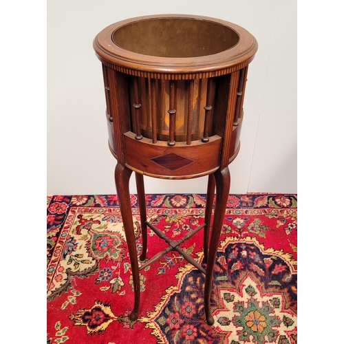 87 - A VERY FINE MAHOGANY INLAID & COPPER LINED POT STAND / JARDINERE STAND, the copper liner sits within... 