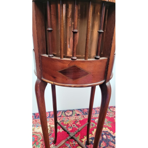 87 - A VERY FINE MAHOGANY INLAID & COPPER LINED POT STAND / JARDINERE STAND, the copper liner sits within... 