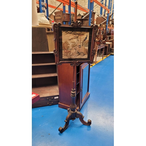 89 - A VERY FINE 19TH CENTURY ROSEWOOD FIRE SCREEN / POLE, with ornately carved frame to the picture pane... 