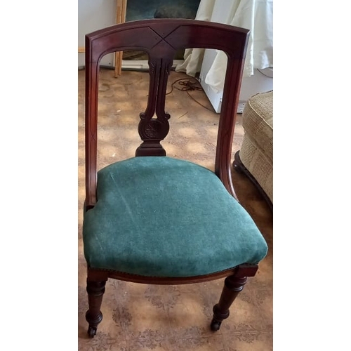 295 - A PAIR OF EARLY 20TH CENTURY SIDE / BEDROOM CHAIRS, with nicely curved crest rail and etched splat b... 