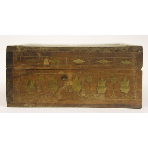 103 - A NORTH INDIAN TEAK INLAID TRINKET BOX, handmade in the Saharanpur region of Uttar Pradesh, featurin... 