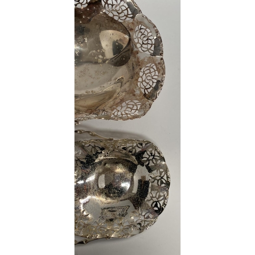 105 - A SILVER PLATED LOT TO INCLUDE (i) Two decorative silver plated bonbon dishes, both with twist desig... 