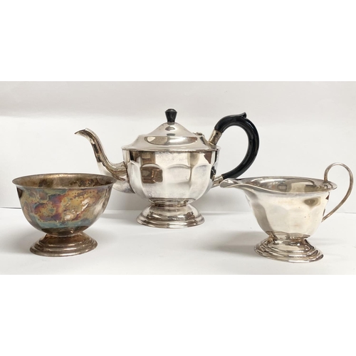 106 - A SILVER PLATED LOT TO INCLUDE (i) A silver plated teapot, with shaped resin handle and finial, on c... 