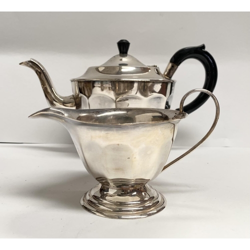 106 - A SILVER PLATED LOT TO INCLUDE (i) A silver plated teapot, with shaped resin handle and finial, on c... 