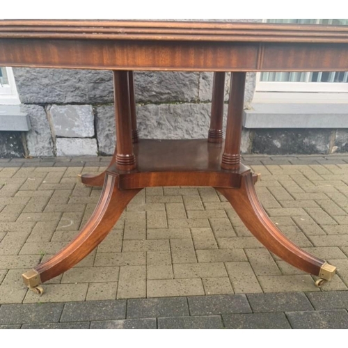 117 - A MAHOGANY CIRCULAR PEDESTAL DINING TABLE, with crossbanding to top, having single column support wi... 