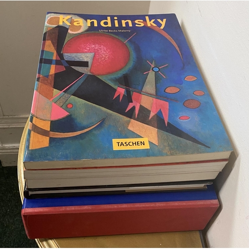 152 - AN ART HISTORY BOOK LOT: to include (i) ‘Wassily Kandinsky’, by Ulrike Becks-Malorny, Published Tasc... 