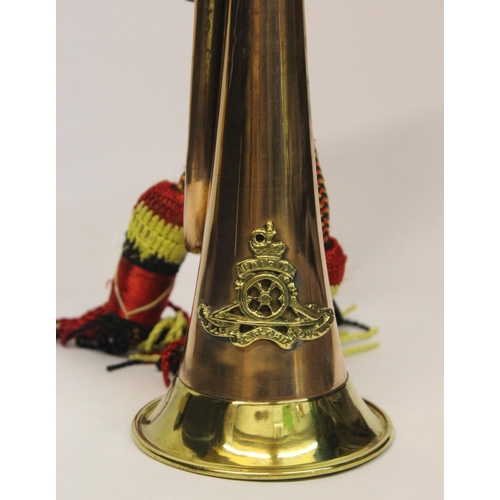 173 - A ROYAL REGIMENT OF ARTILLERY-STYLE BRASS/COPPER BUGLE, with brass adornment in the style of the Roy... 