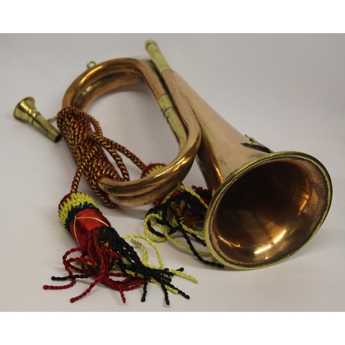 173 - A ROYAL REGIMENT OF ARTILLERY-STYLE BRASS/COPPER BUGLE, with brass adornment in the style of the Roy... 